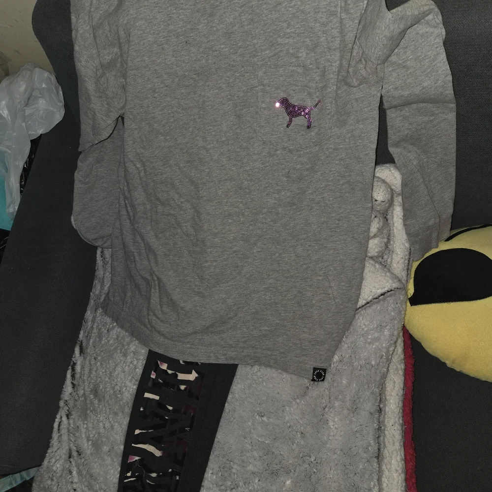 PINK Victoria's Secret Black and Gray Long Sleeve - Picture 5 of 6
